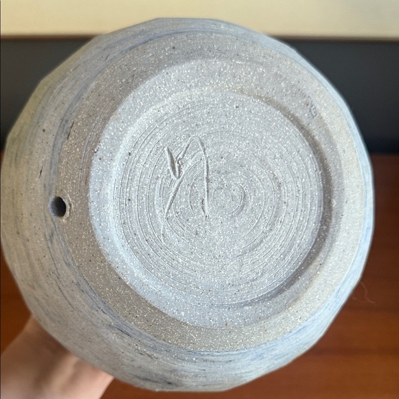 Artisan Ceramic Vase in Blue and Gray signed Hunts crafted vase or yarn holder - Picture 5 of 9